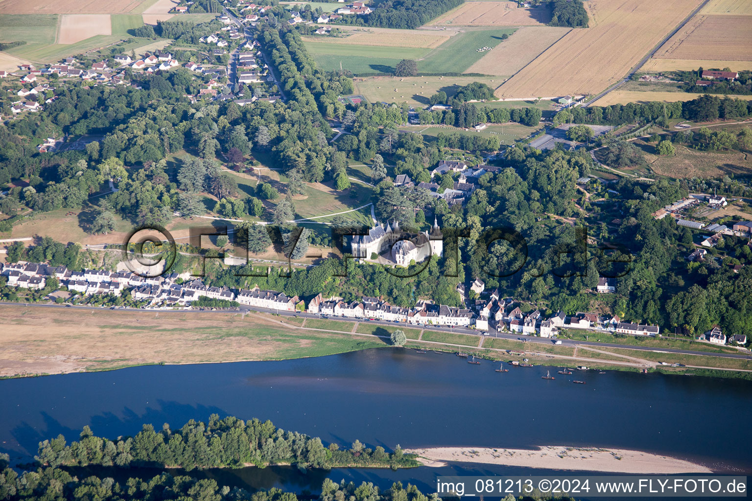 Vue oblique de Chaumont-sur-Loire dans le département Loir et Cher, France