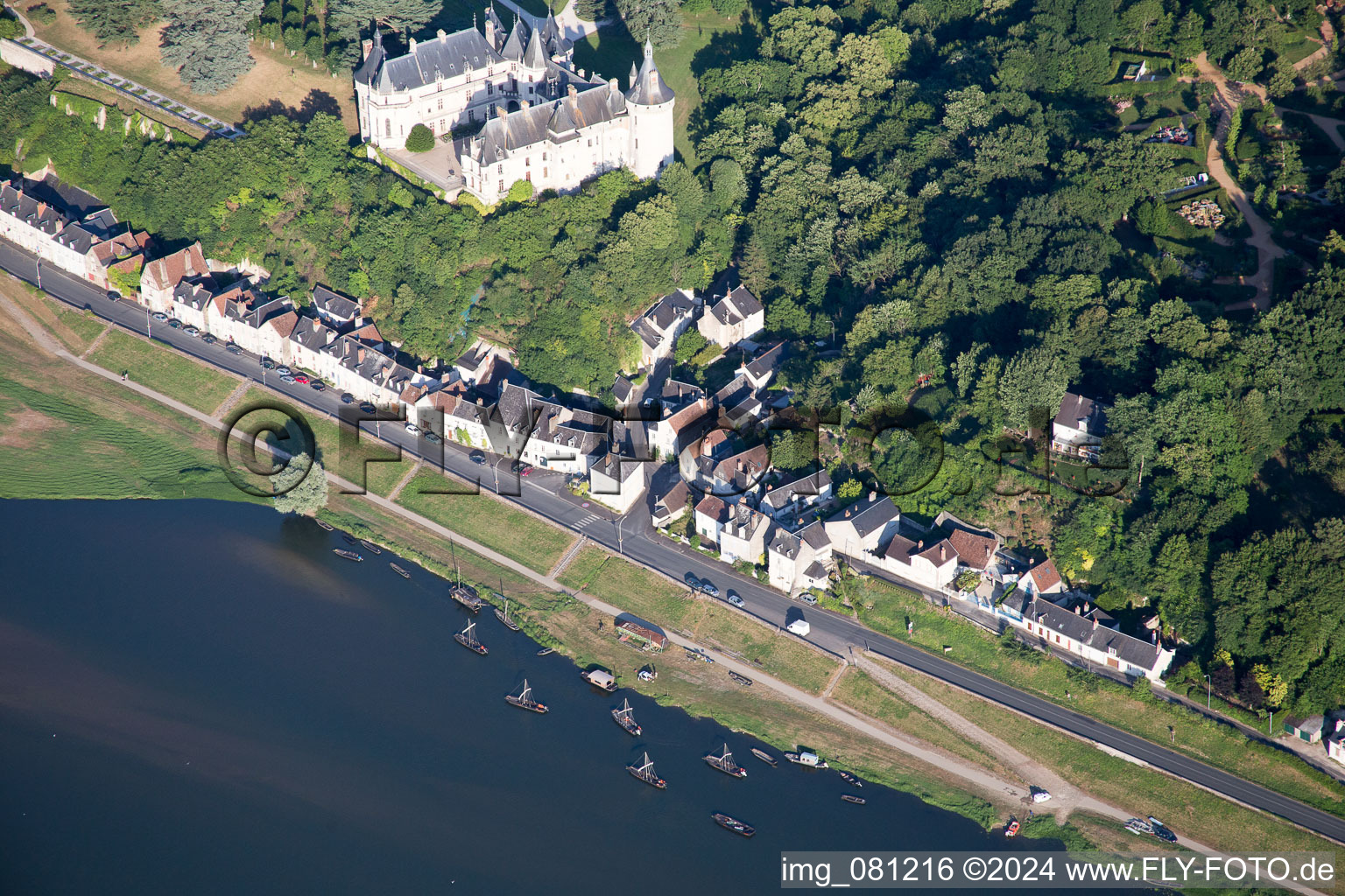 Chaumont-sur-Loire dans le département Loir et Cher, France vue d'en haut