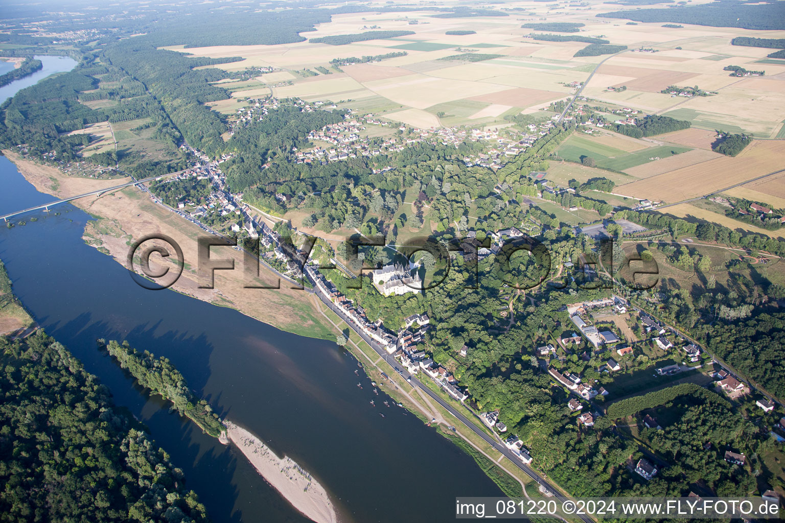 Chaumont-sur-Loire dans le département Loir et Cher, France vue du ciel