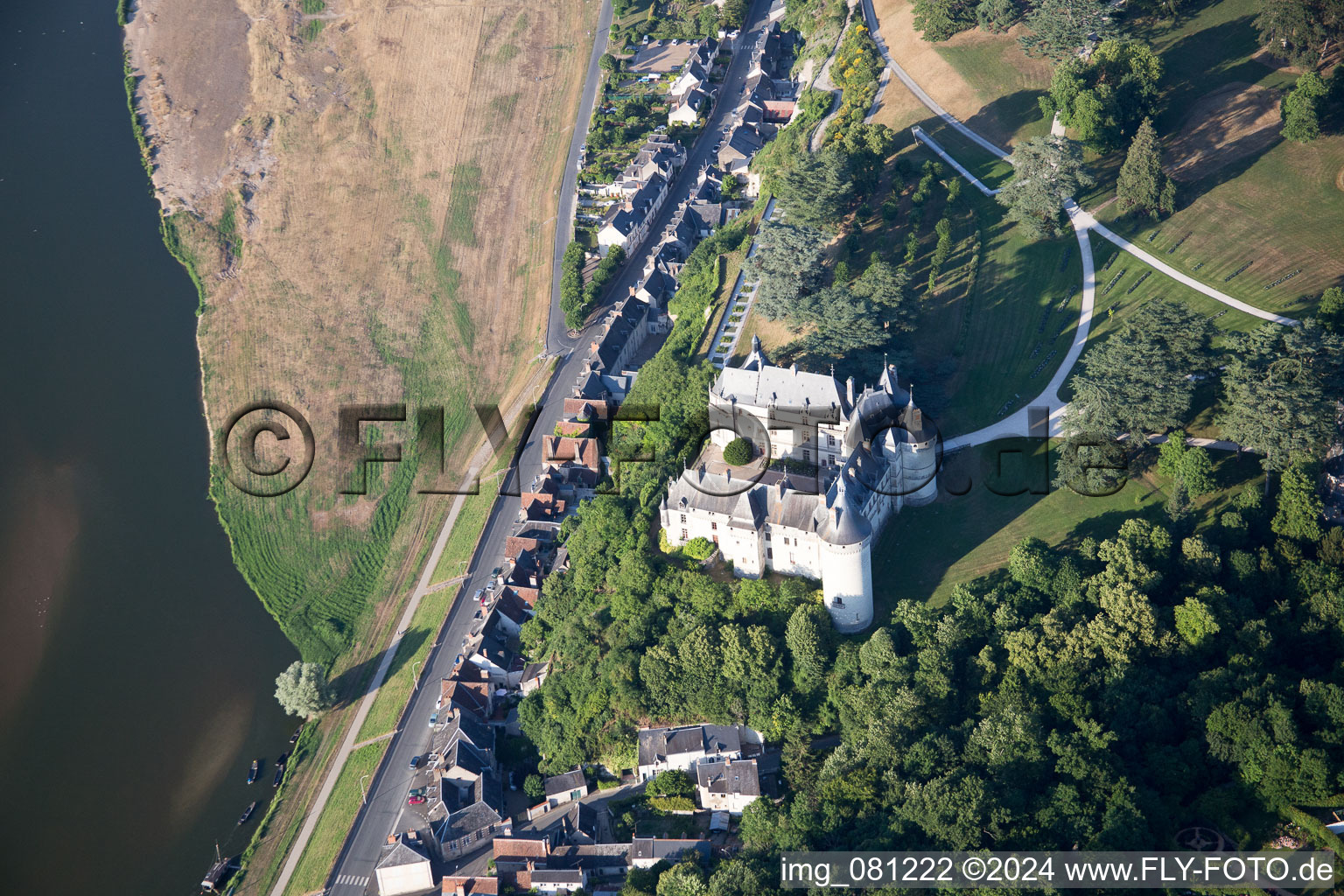 Image drone de Chaumont-sur-Loire dans le département Loir et Cher, France