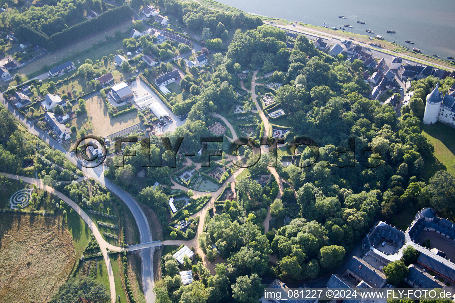 Vue aérienne de Chaumont-sur-Loire dans le département Loir et Cher, France