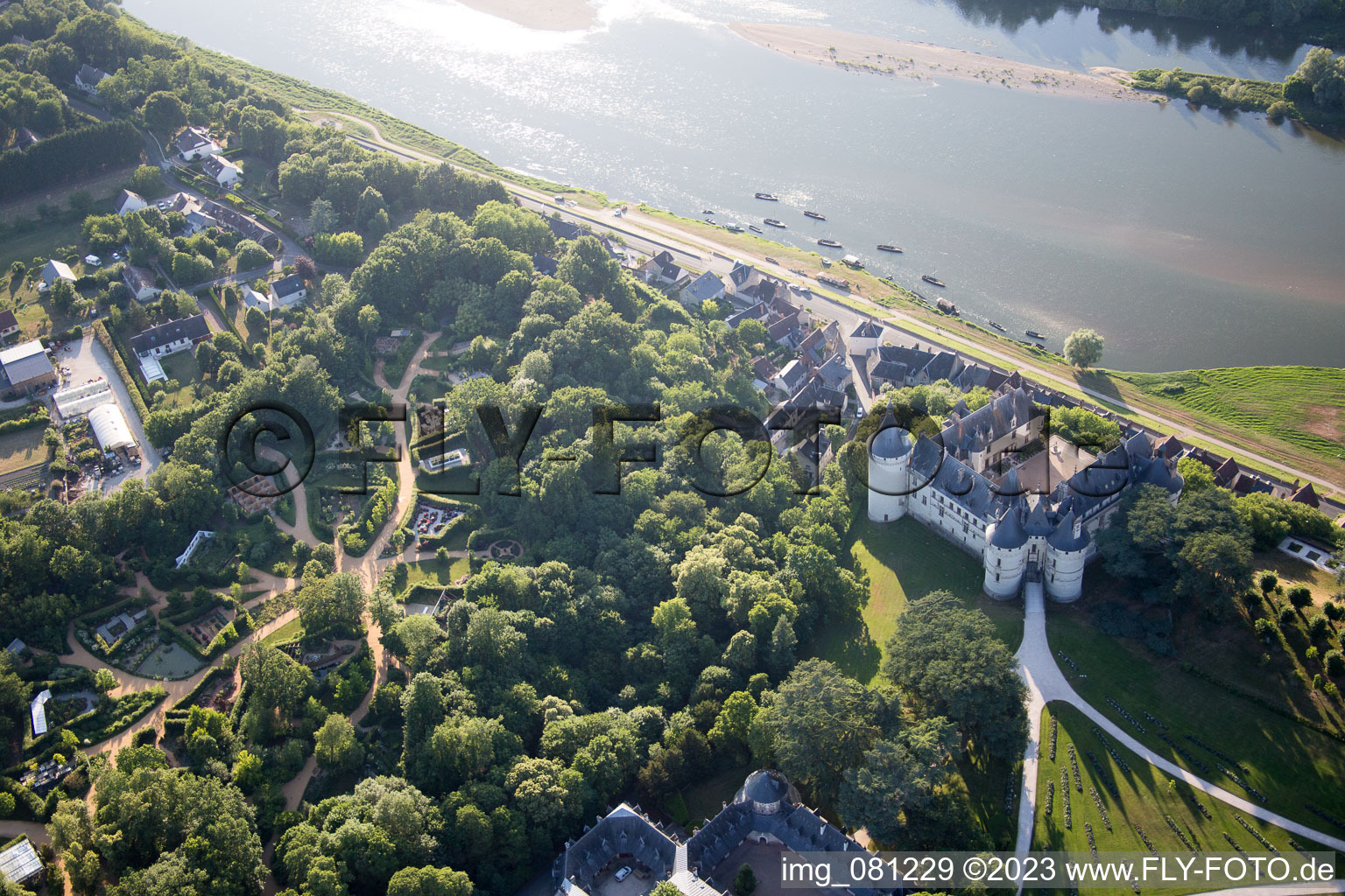 Photographie aérienne de Chaumont-sur-Loire dans le département Loir et Cher, France