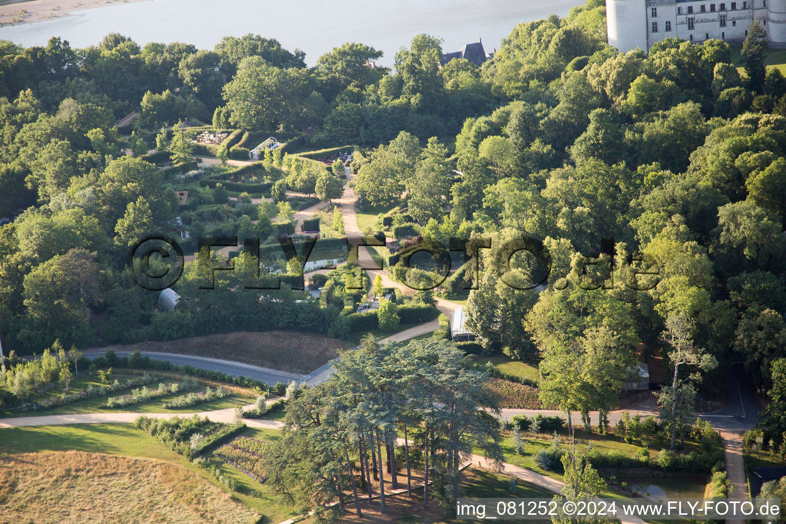 Vue aérienne de Chaumont-sur-Loire dans le département Loir et Cher, France