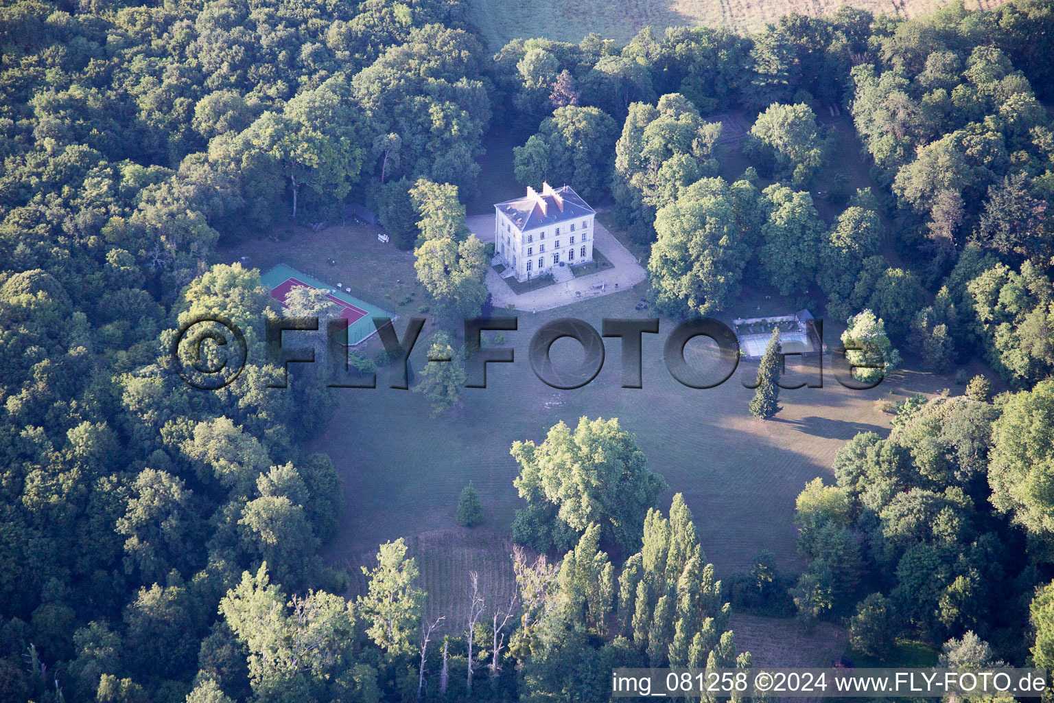 Vue aérienne de Ouchamps dans le département Loir et Cher, France