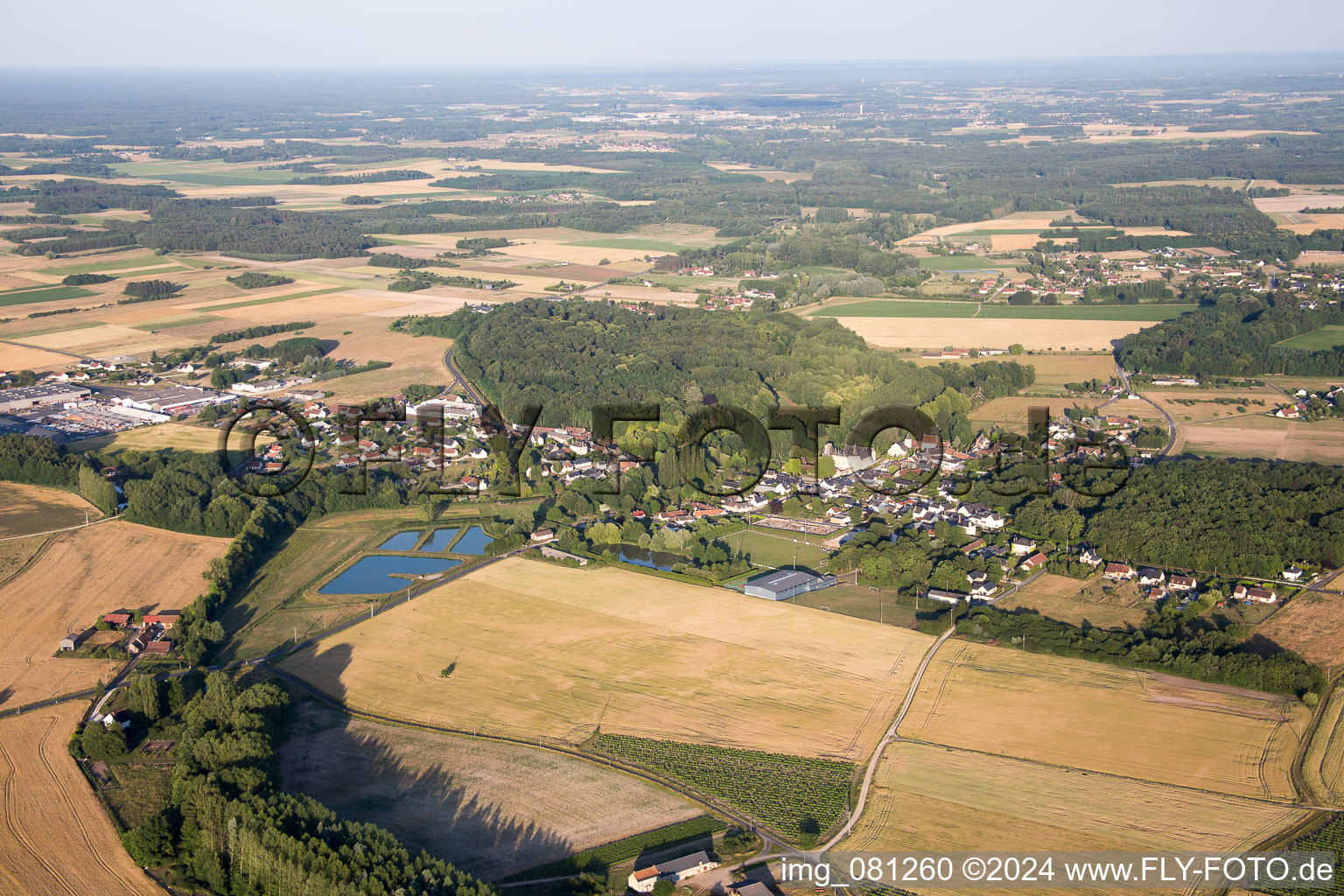 Vue aérienne de Fougères-sur-Bièvre dans le département Loir et Cher, France