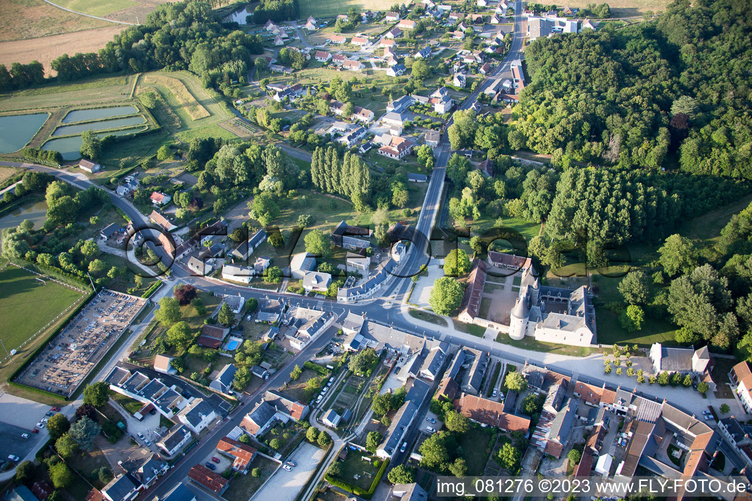 Fougères-sur-Bièvre dans le département Loir et Cher, France depuis l'avion