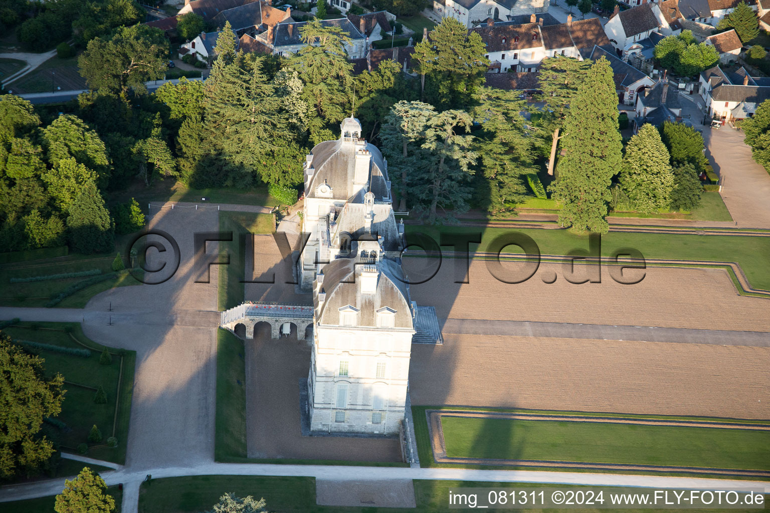 Vue oblique de Cheverny dans le département Loir et Cher, France