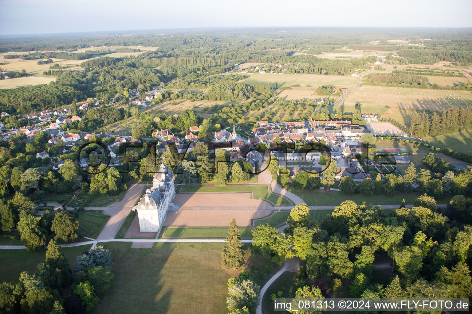 Cheverny dans le département Loir et Cher, France d'en haut