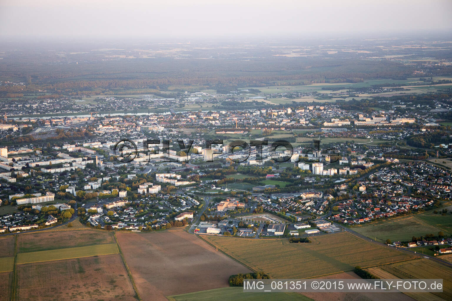 Vue aérienne de Du nord-ouest à Blois dans le département Loir et Cher, France