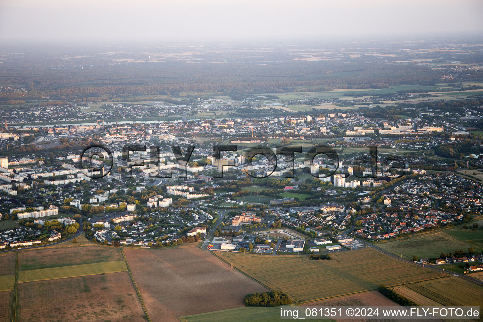 Vue aérienne de Du nord-ouest à Blois dans le département Loir et Cher, France