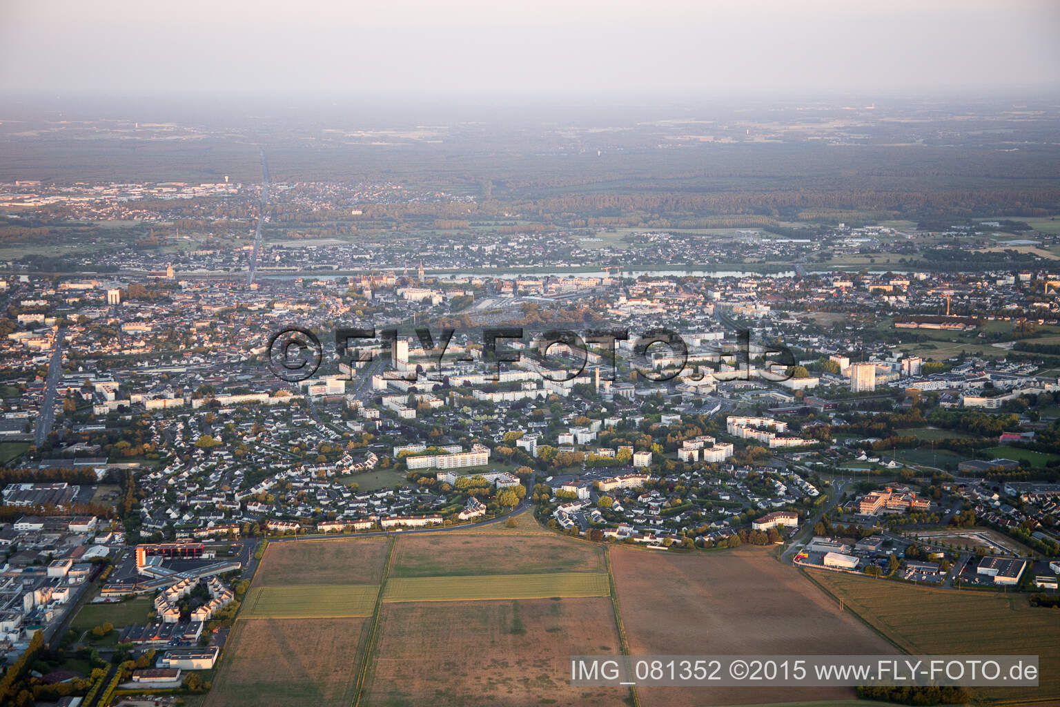 Vue aérienne de Du nord-ouest à Blois dans le département Loir et Cher, France