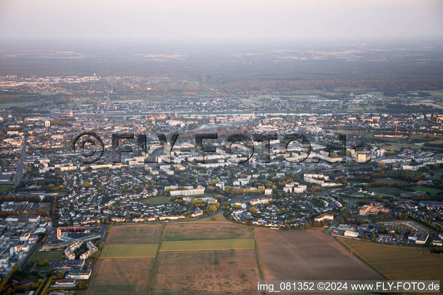 Vue aérienne de Du nord-ouest à Blois dans le département Loir et Cher, France