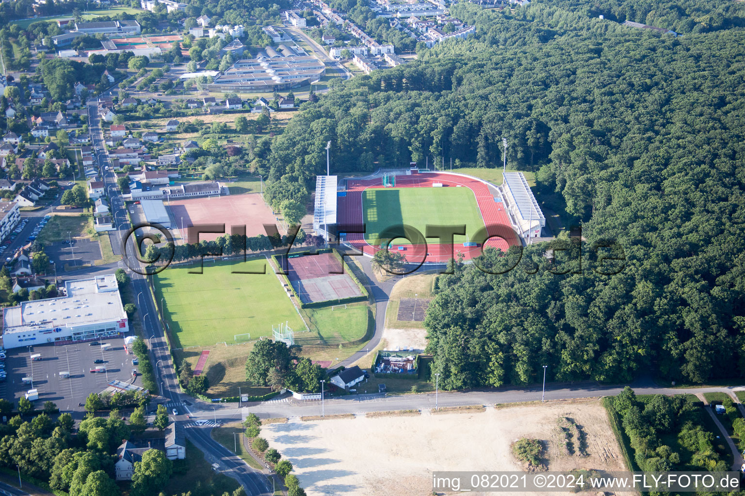 Vue aérienne de Stade des Allées à Blois dans le département Loir et Cher, France