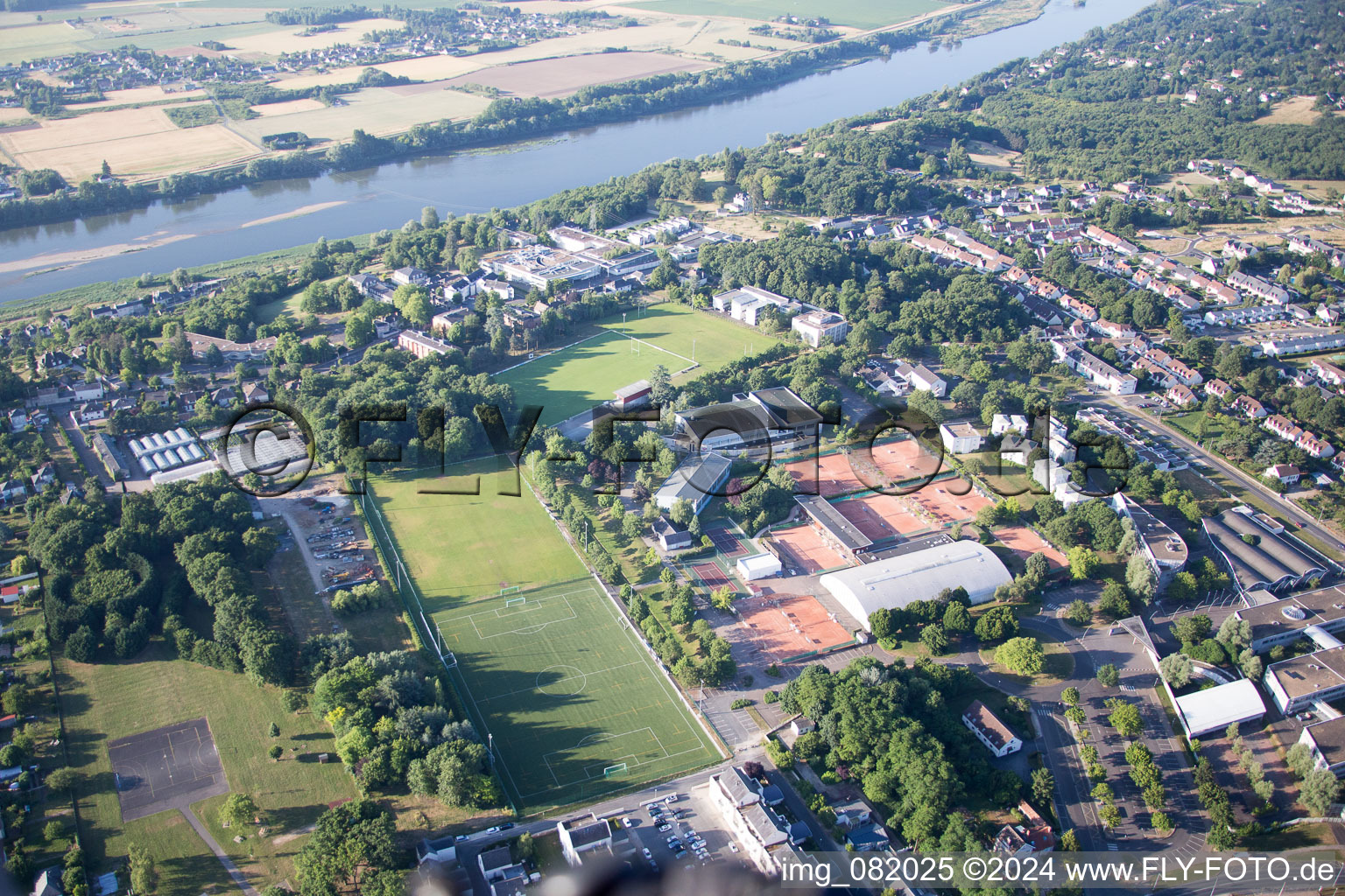 Blois dans le département Loir et Cher, France vue du ciel