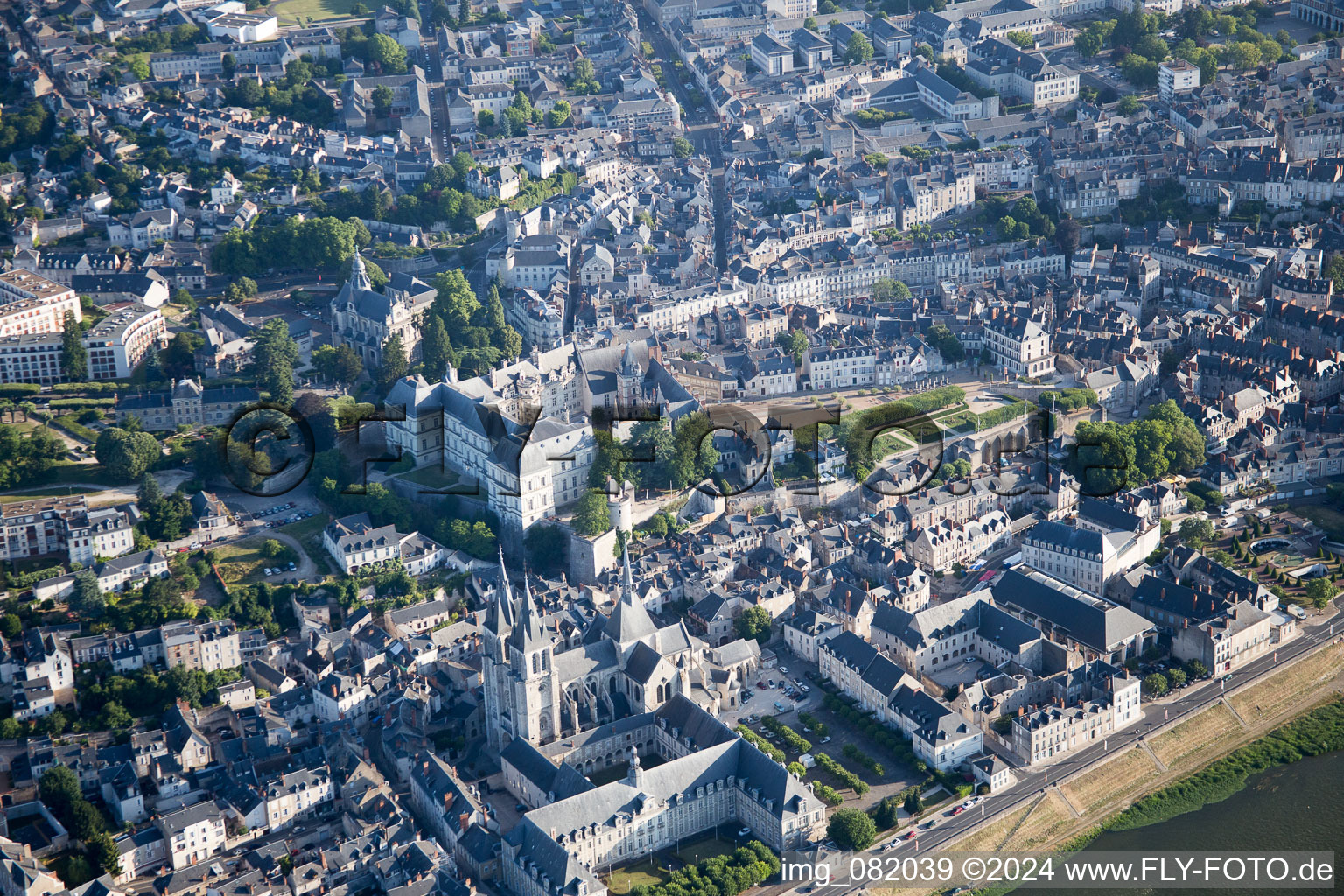 Blois dans le département Loir et Cher, France depuis l'avion