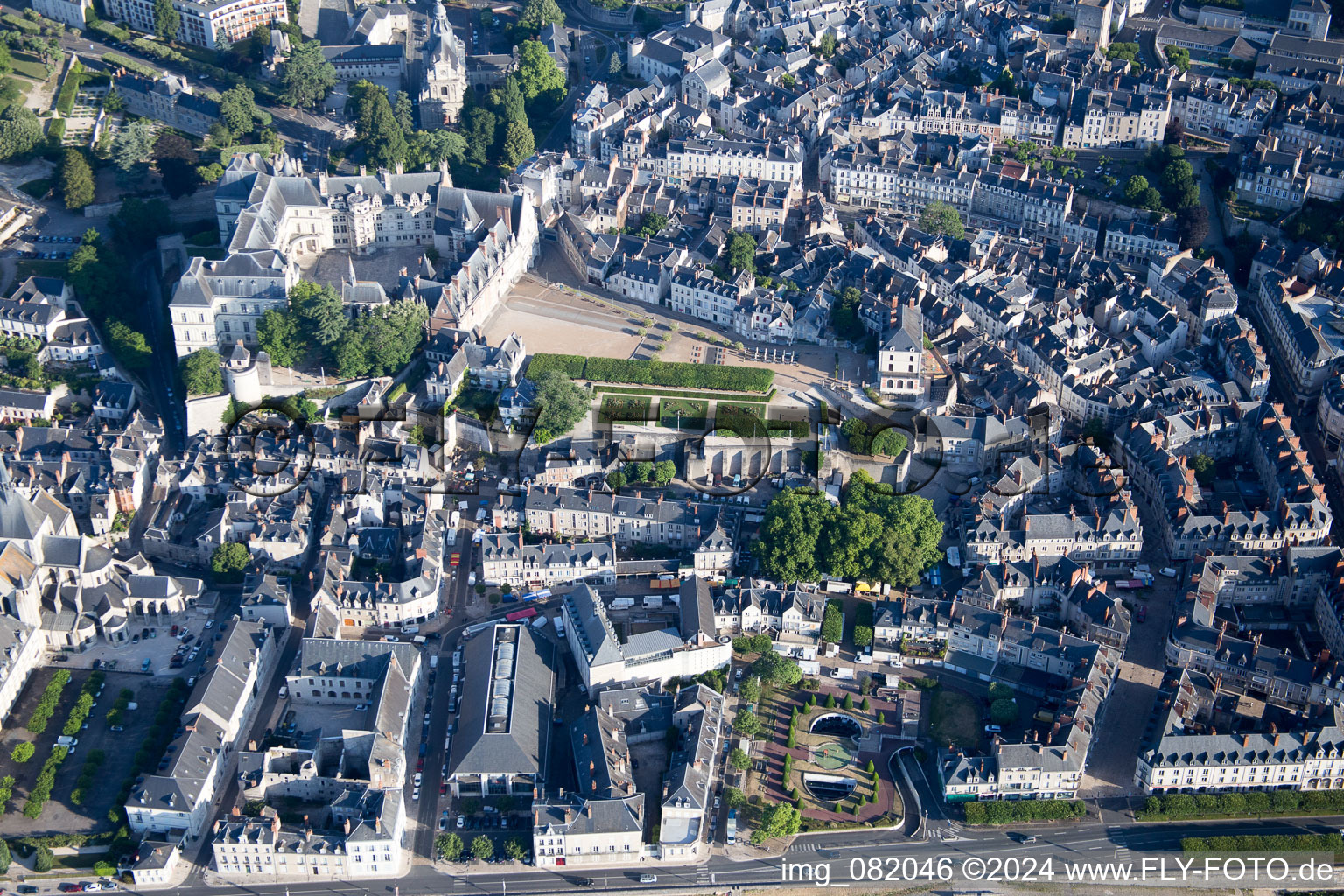 Blois dans le département Loir et Cher, France vu d'un drone