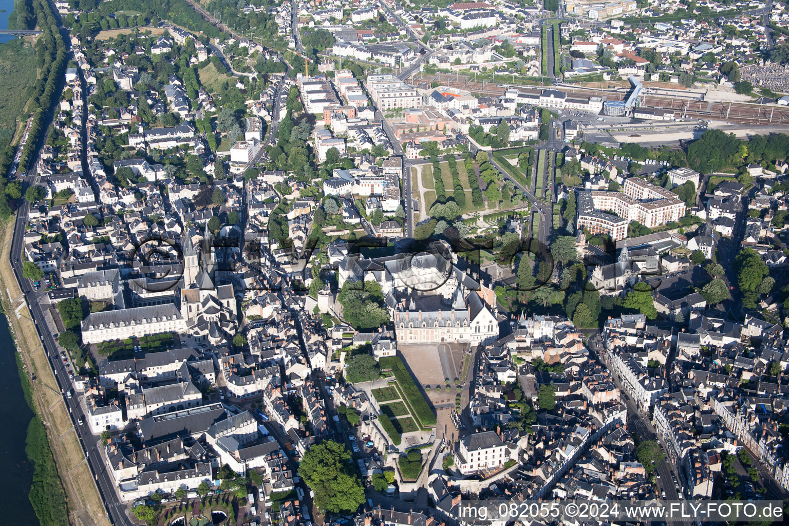 Blois dans le département Loir et Cher, France vue du ciel