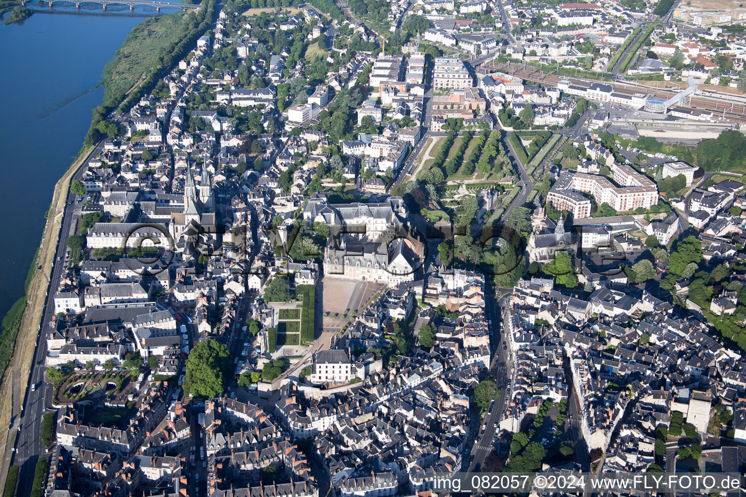 Image drone de Blois dans le département Loir et Cher, France