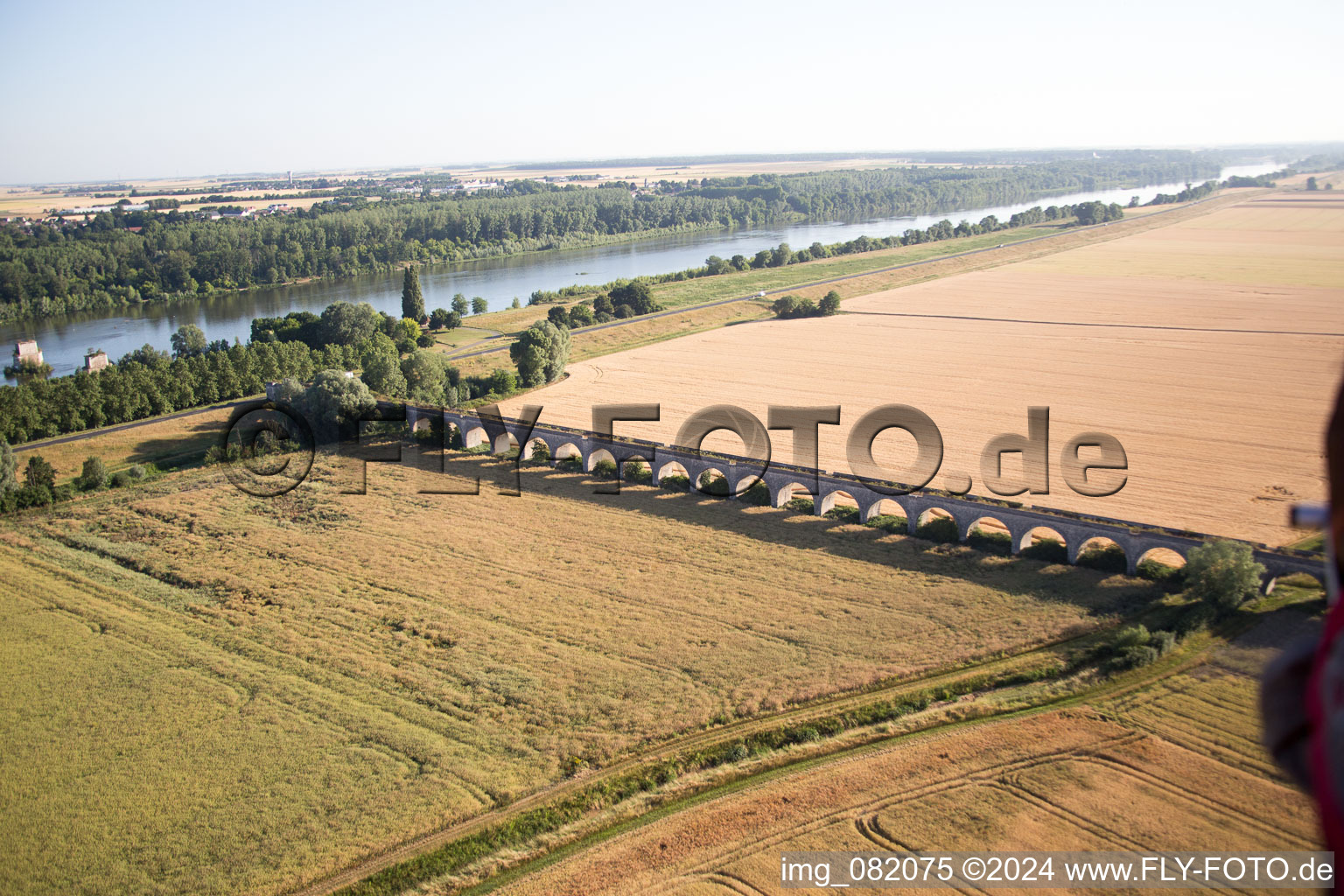 Vue oblique de Viaduc à Vineuil/Loire à Vineuil dans le département Loir et Cher, France