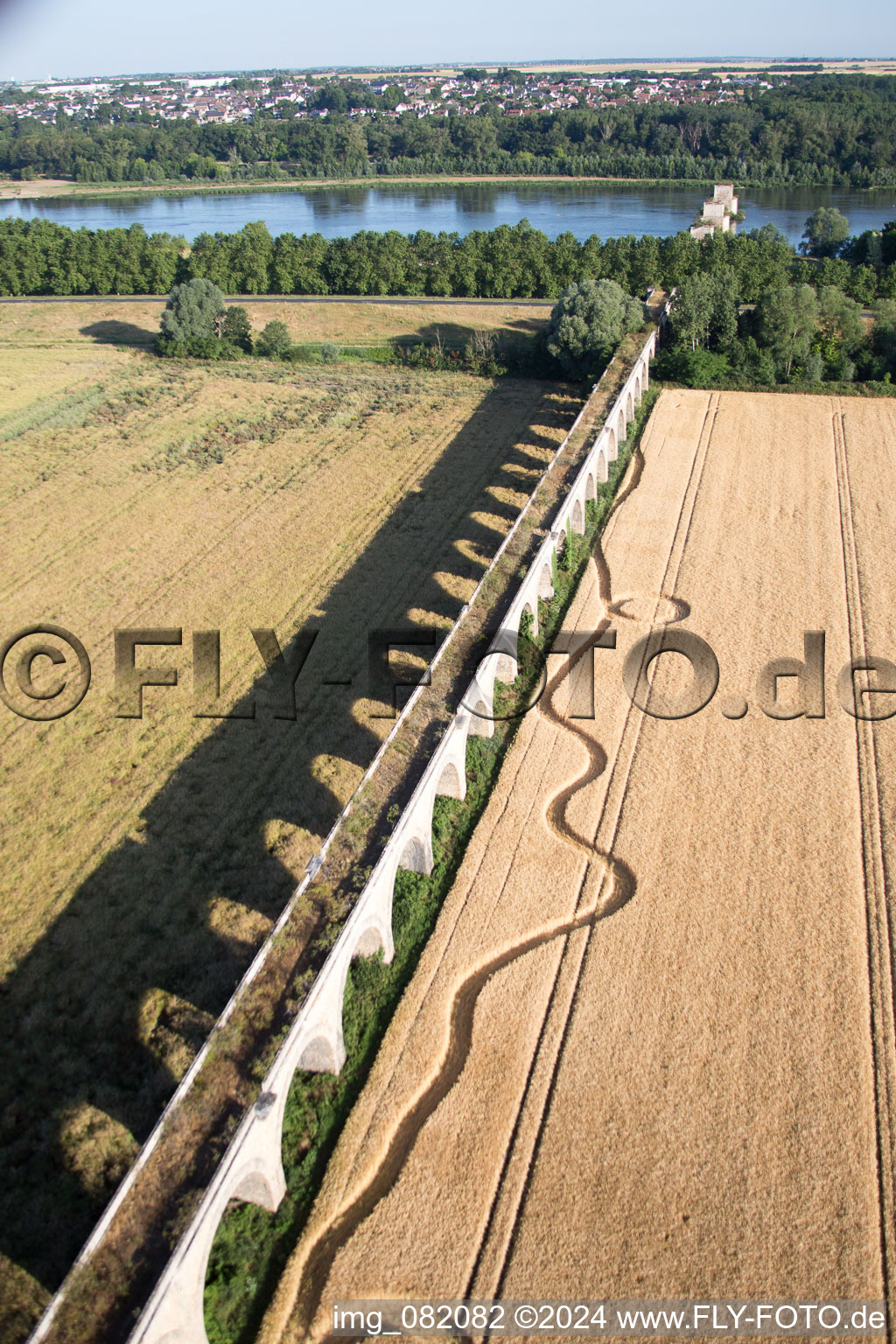 Enregistrement par drone de Viaduc à Vineuil/Loire à Vineuil dans le département Loir et Cher, France