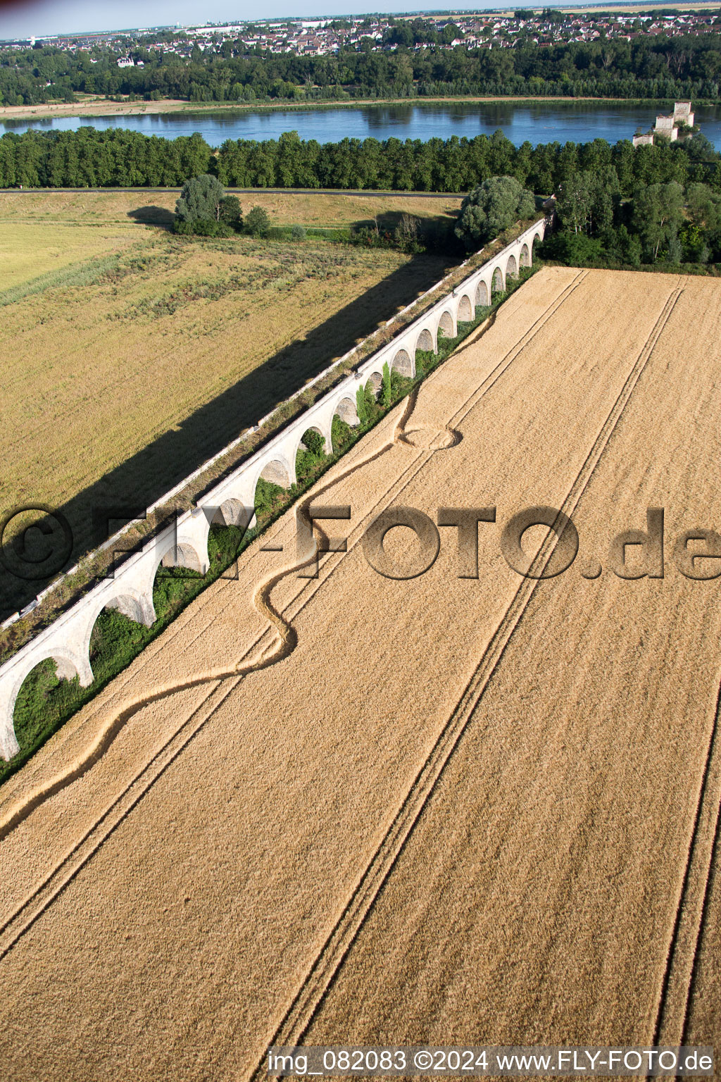 Image drone de Viaduc à Vineuil/Loire à Vineuil dans le département Loir et Cher, France