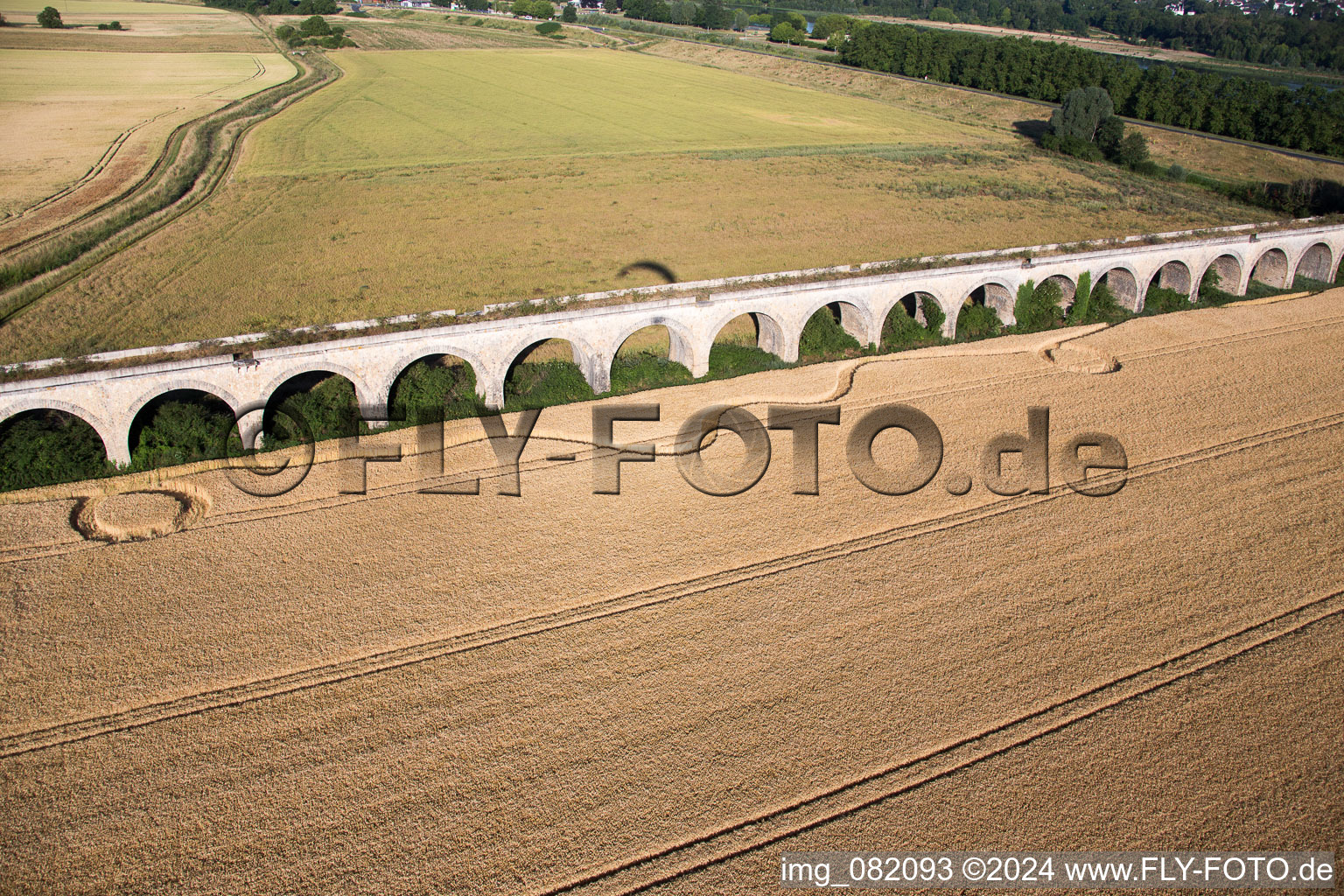 Vue oblique de Viaduc à Vineuil/Loire à Vineuil dans le département Loir et Cher, France