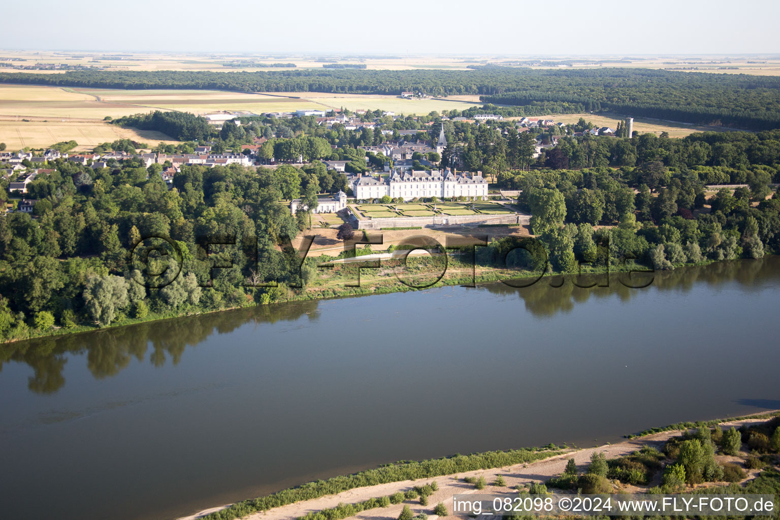 Photographie aérienne de Menars dans le département Loir et Cher, France