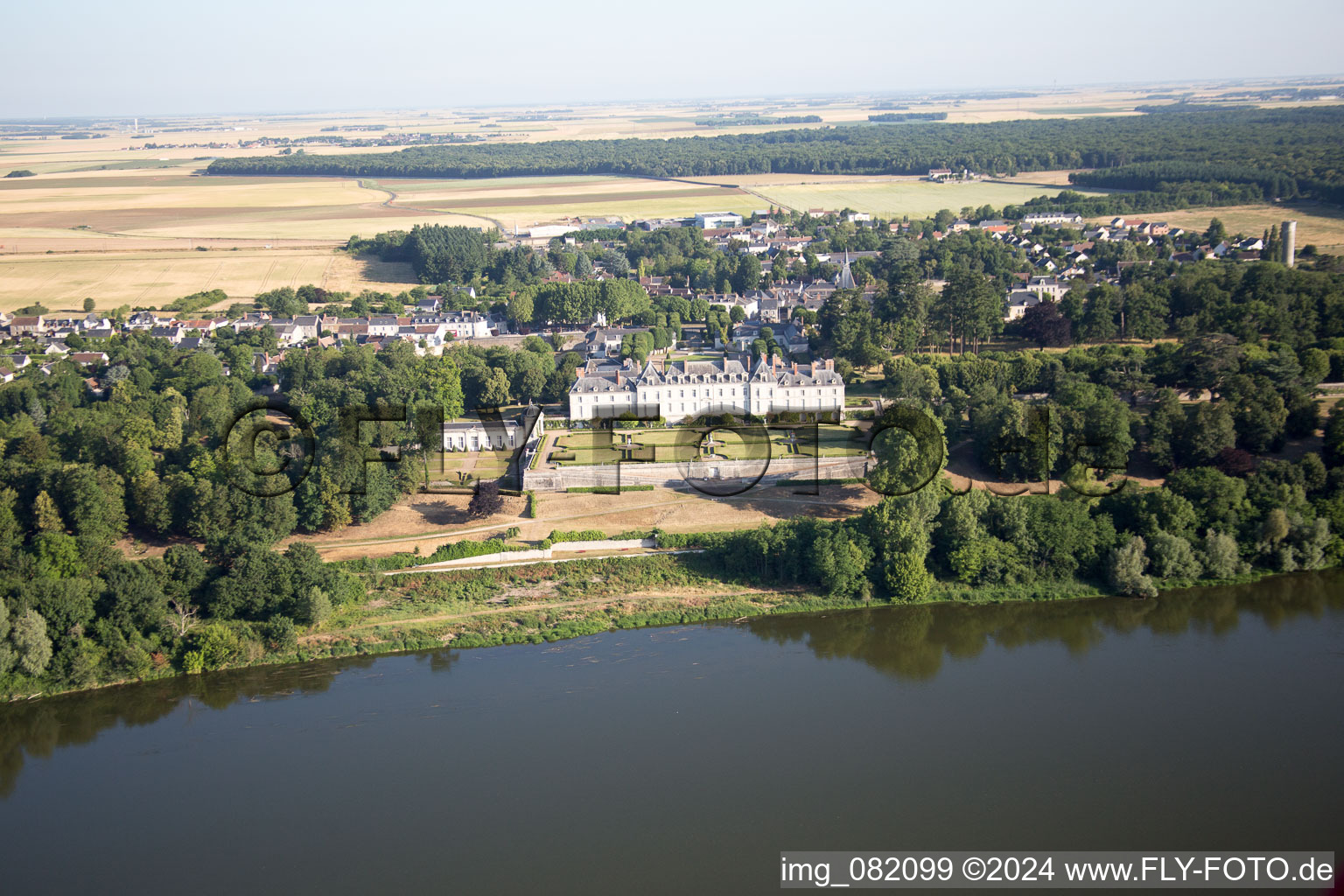 Vue oblique de Menars dans le département Loir et Cher, France