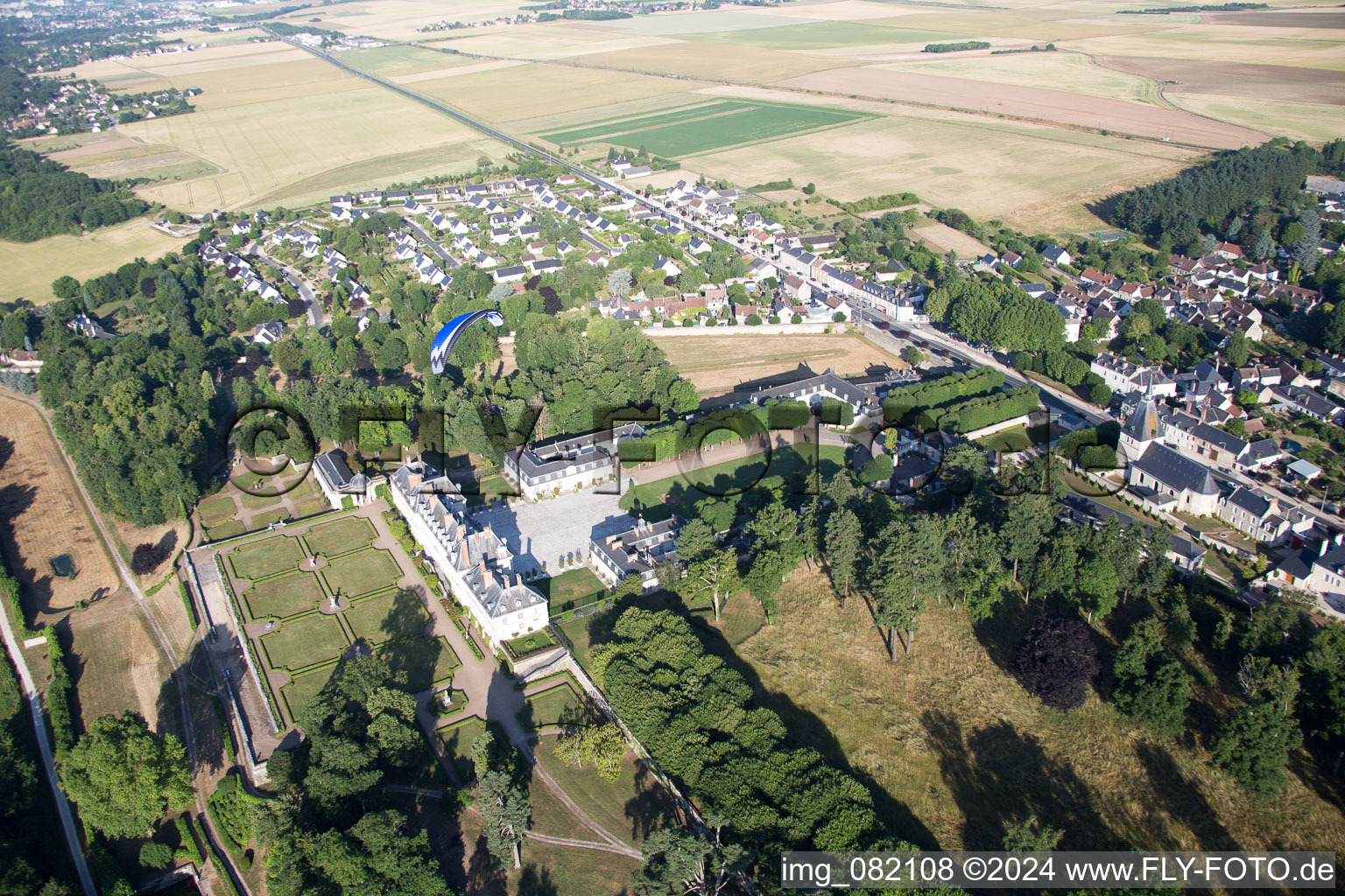 Enregistrement par drone de Menars dans le département Loir et Cher, France