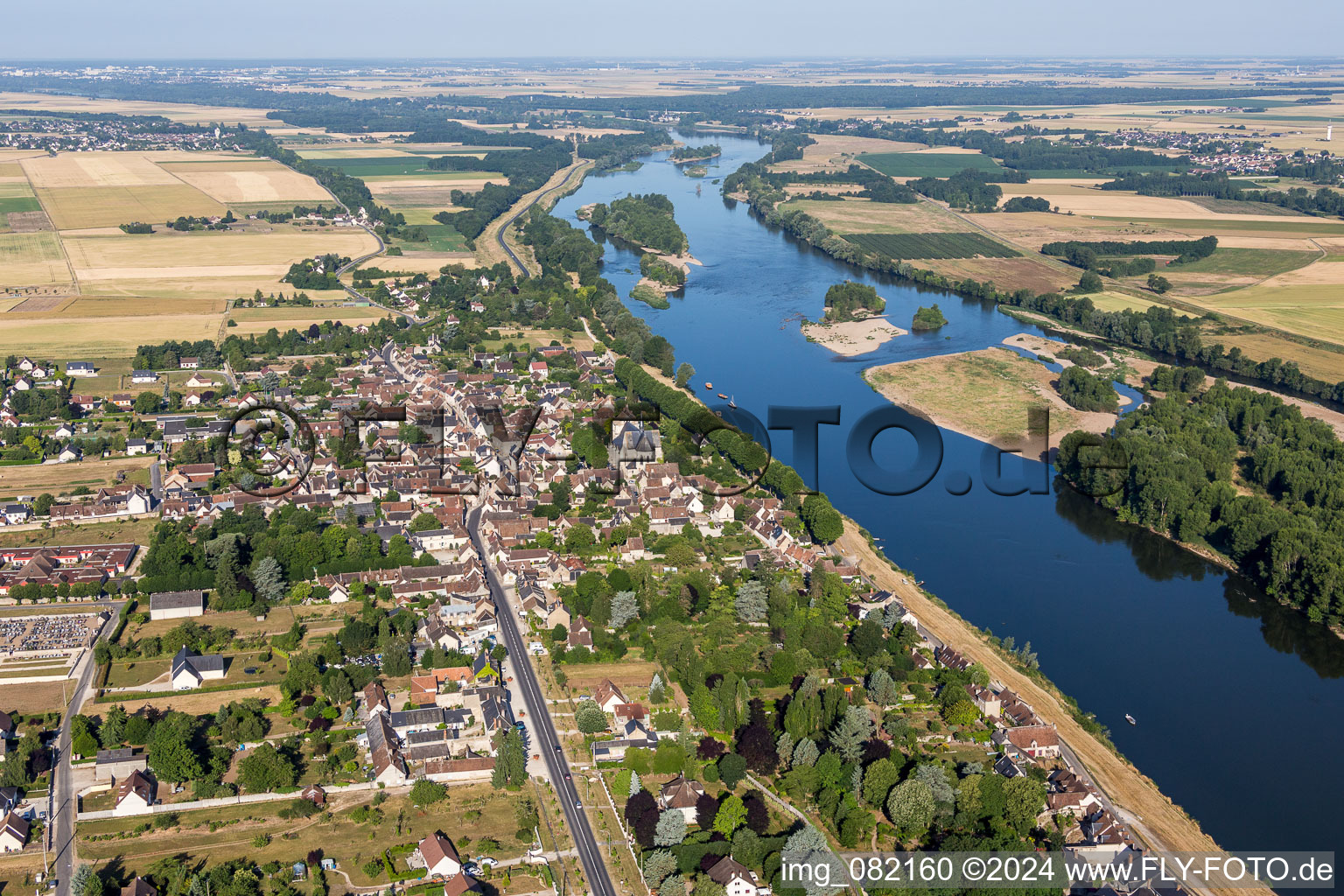 Vue aérienne de Bords de Loire à Saint-Dye-sur-Loire à Saint-Dyé-sur-Loire dans le département Loir et Cher, France