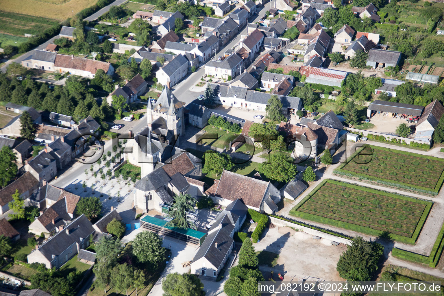 Vue aérienne de Parc du Château du Château Talcy à Talcy dans le département Loir et Cher, France