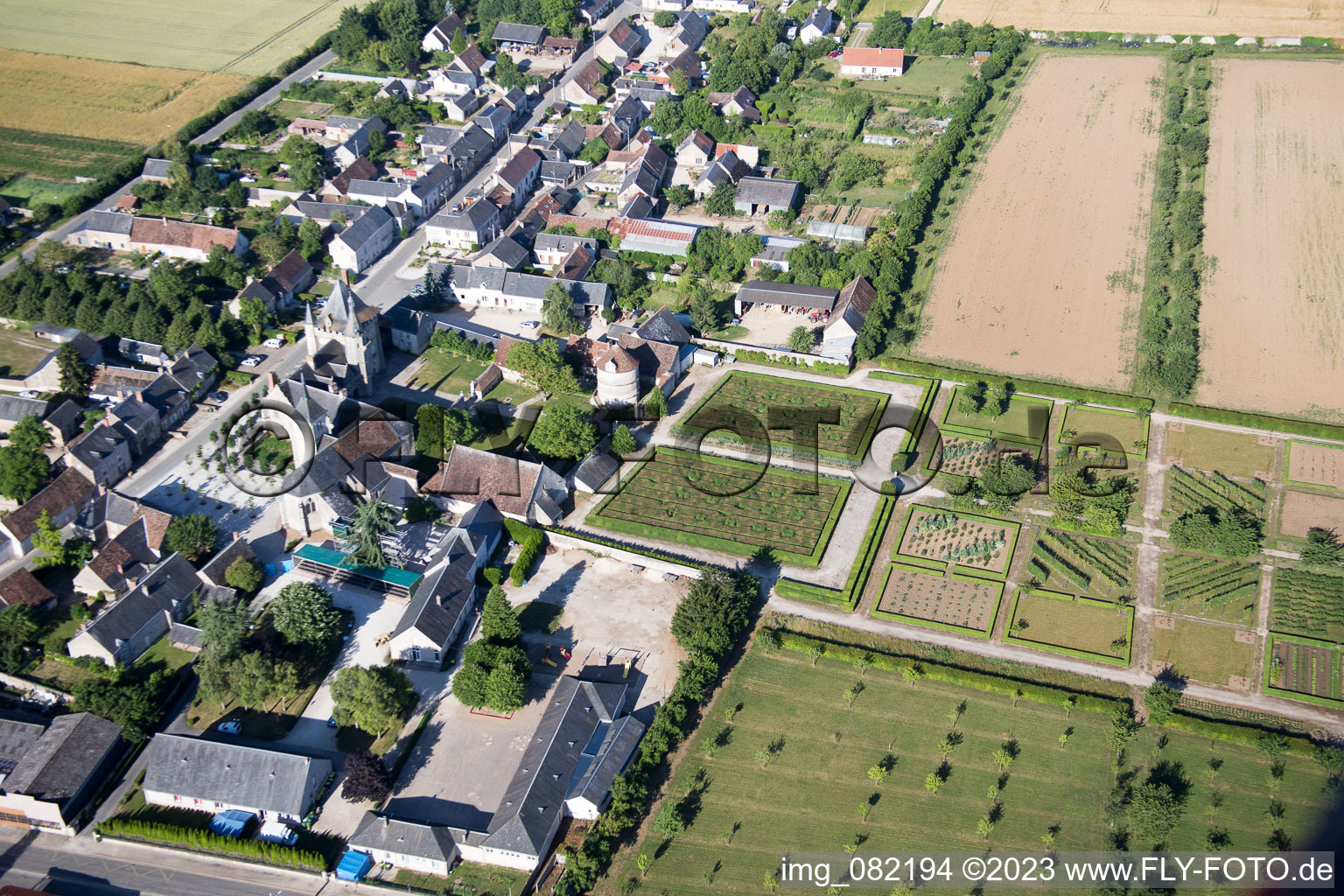 Talcy dans le département Loir et Cher, France vu d'un drone
