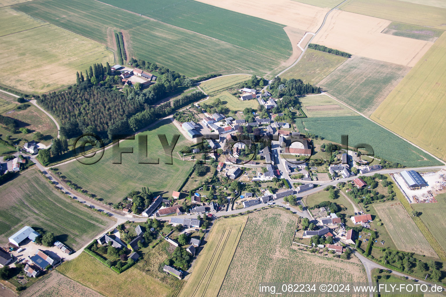 Vue aérienne de Rhodon dans le département Loir et Cher, France