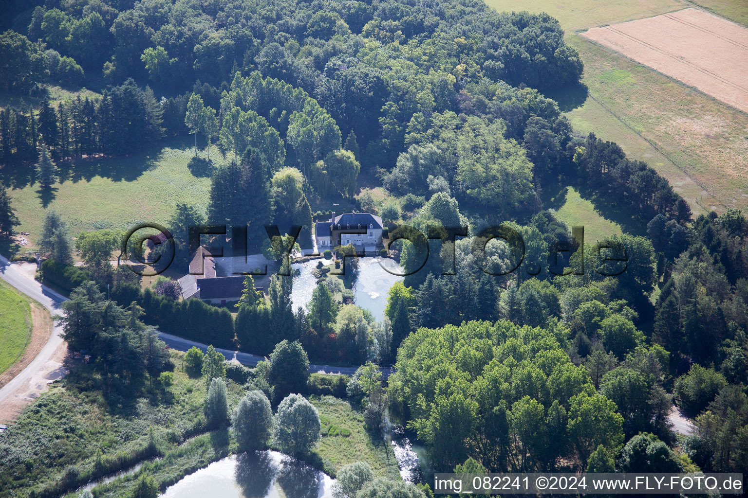 Vue aérienne de Landes-le-Gaulois dans le département Loir et Cher, France