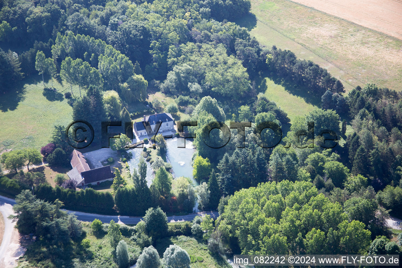 Vue aérienne de Landes-le-Gaulois dans le département Loir et Cher, France