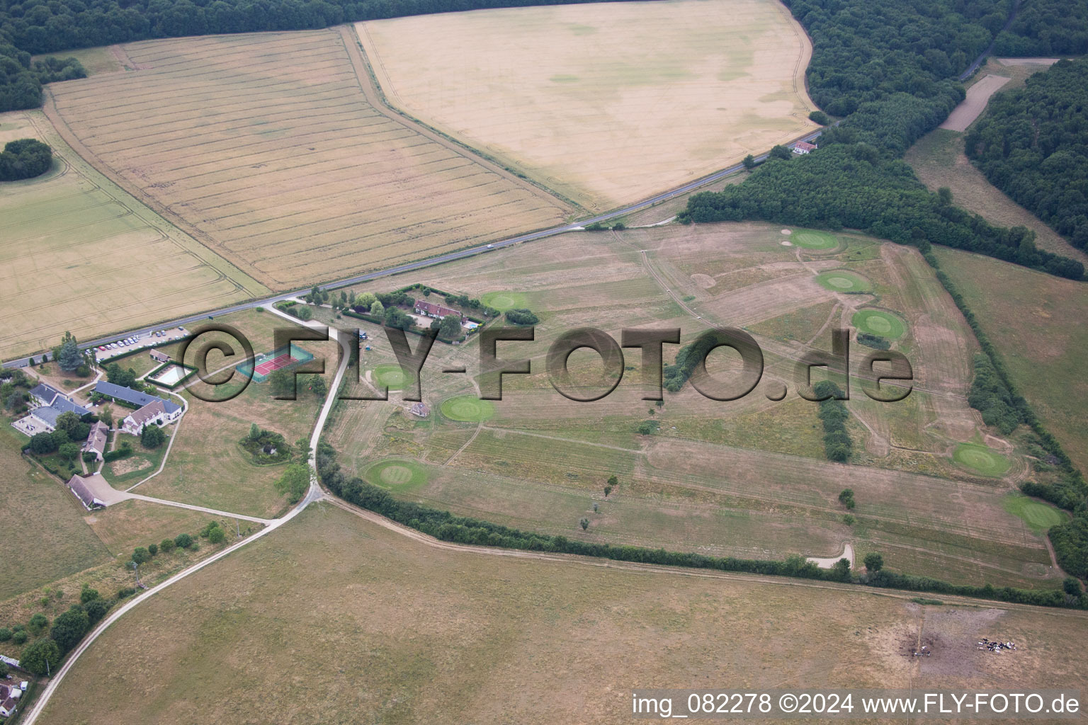 Vue aérienne de Le Clos du Golf Vallée du Loir à Cangey dans le département Indre et Loire, France