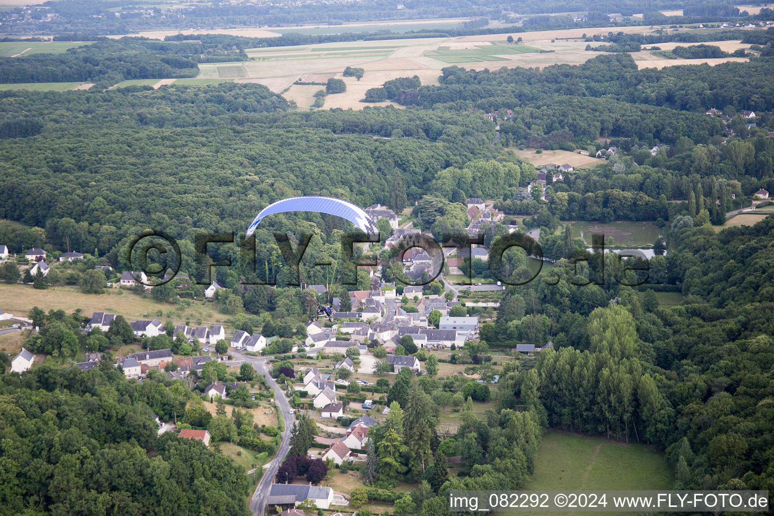 Vue aérienne de Saint-Ouen-les-Vignes dans le département Indre et Loire, France