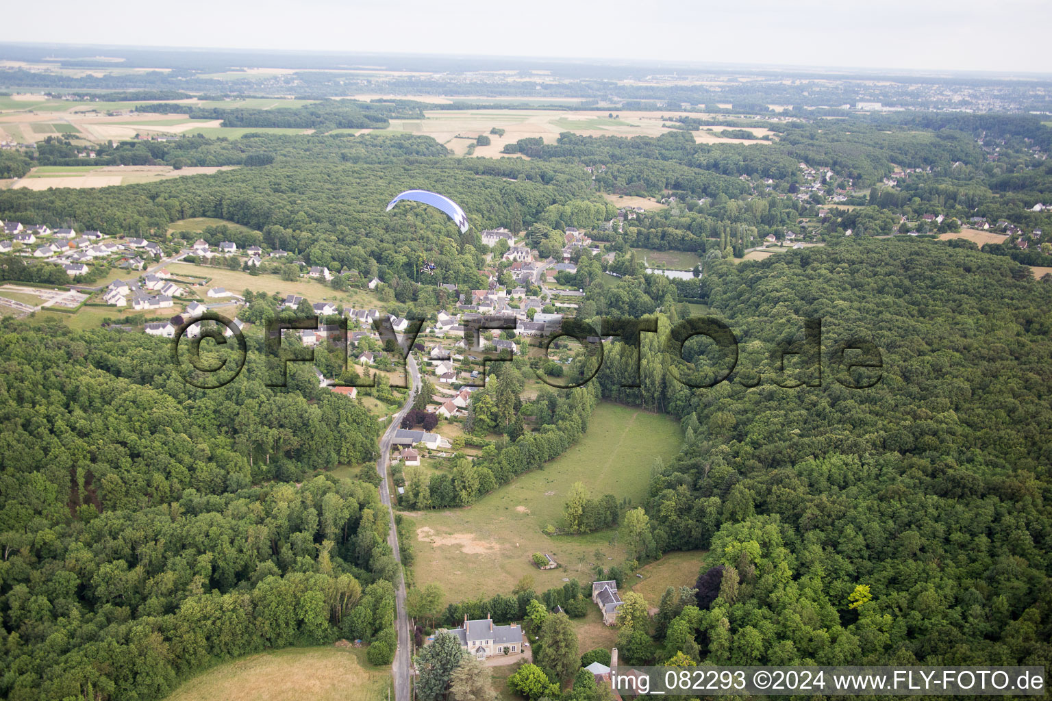 Vue aérienne de Saint-Ouen-les-Vignes dans le département Indre et Loire, France