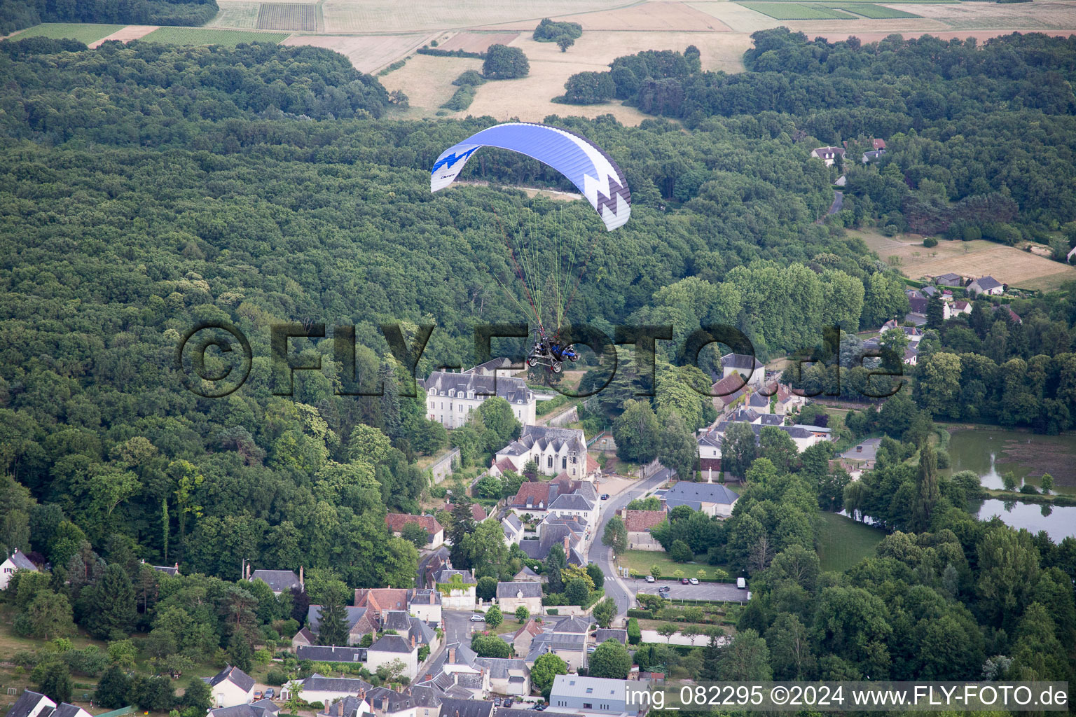 Vue oblique de Saint-Ouen-les-Vignes dans le département Indre et Loire, France