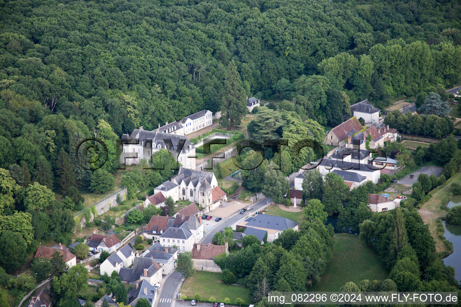 Saint-Ouen-les-Vignes dans le département Indre et Loire, France d'en haut