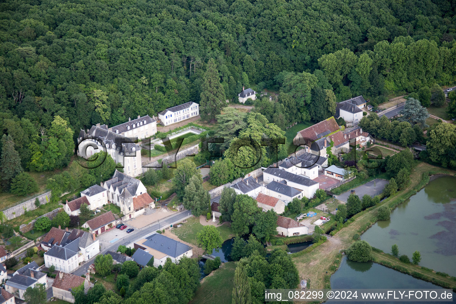 Saint-Ouen-les-Vignes dans le département Indre et Loire, France depuis l'avion