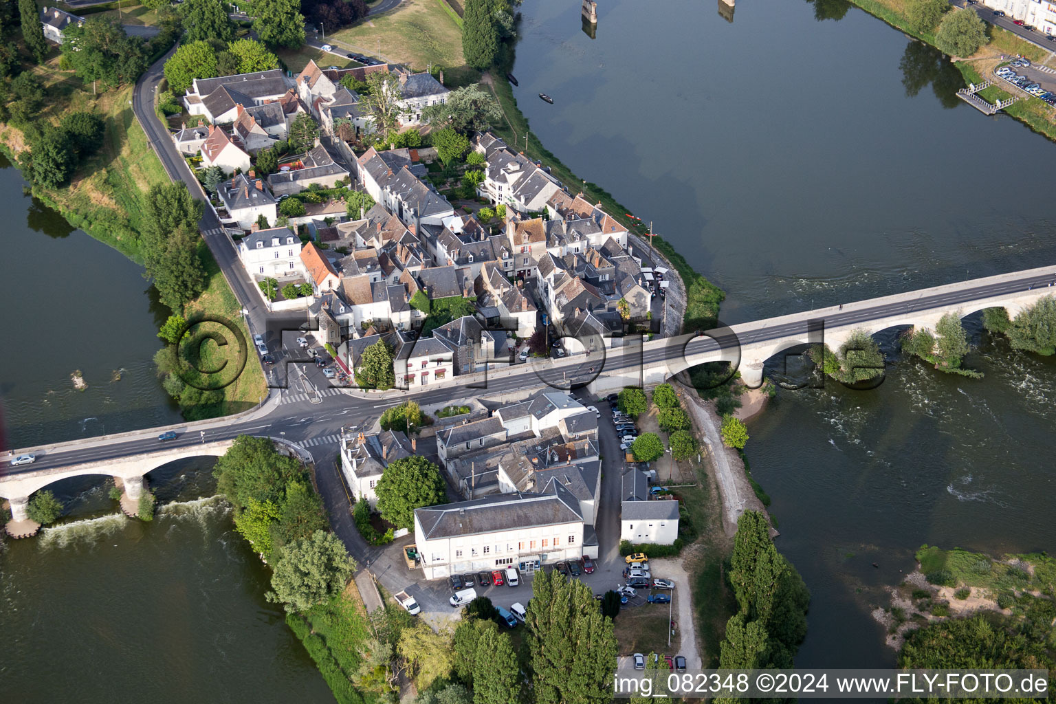 Quartier Nord-Nord Est in Amboise dans le département Indre et Loire, France depuis l'avion