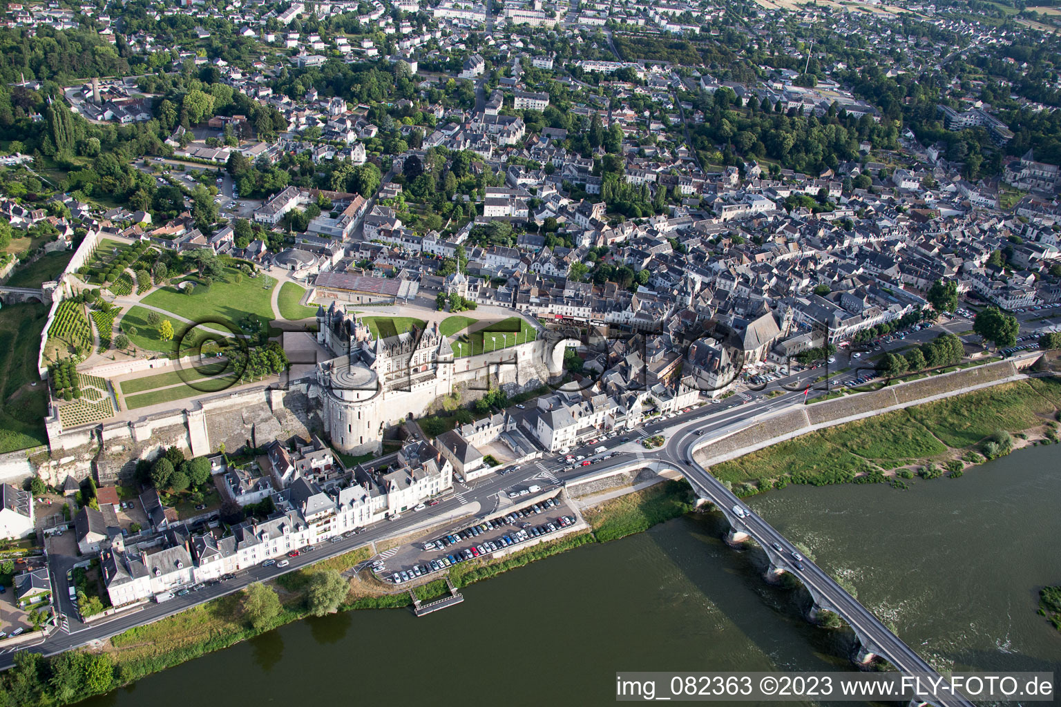 Amboise dans le département Indre et Loire, France vue d'en haut