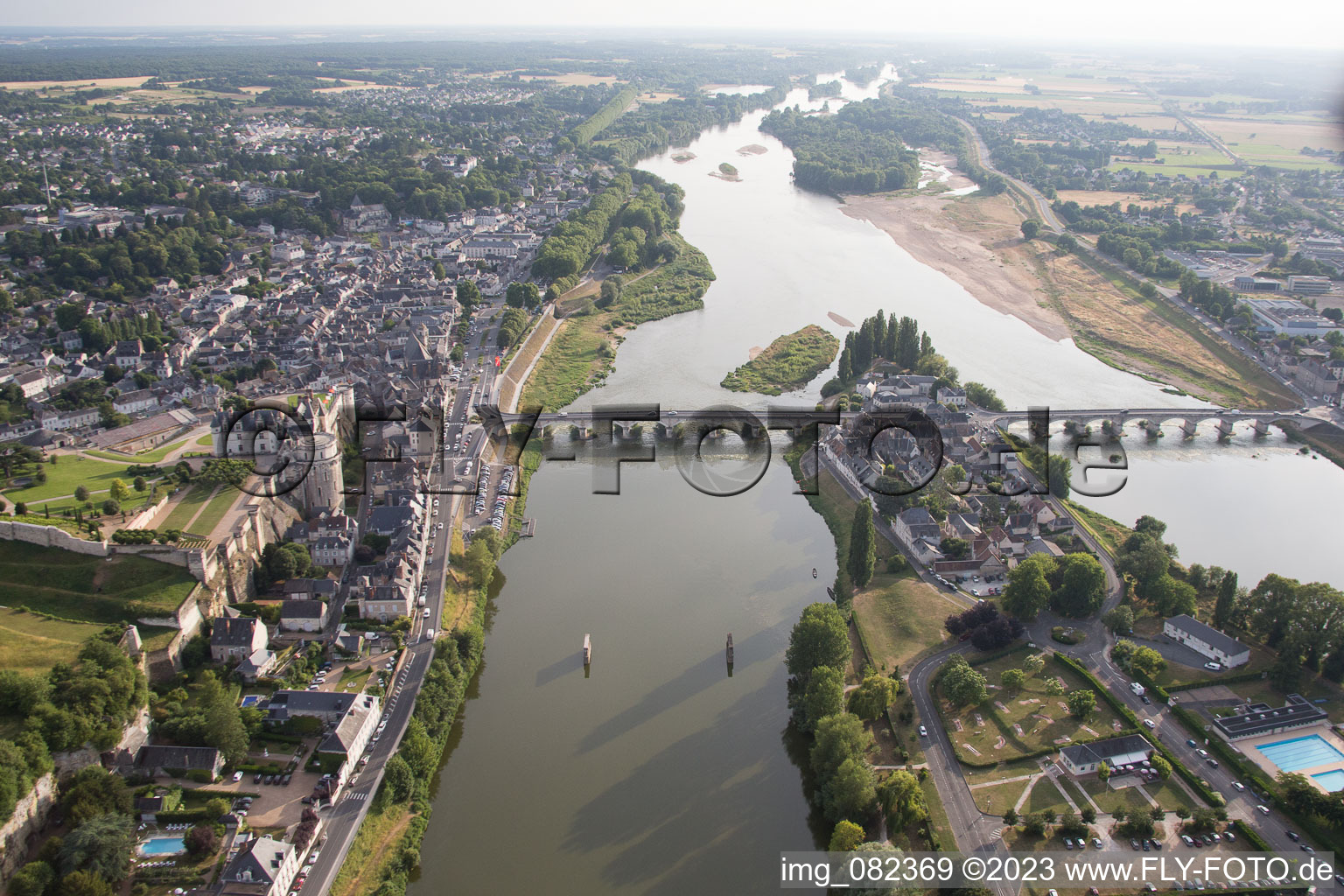 Image drone de Amboise dans le département Indre et Loire, France