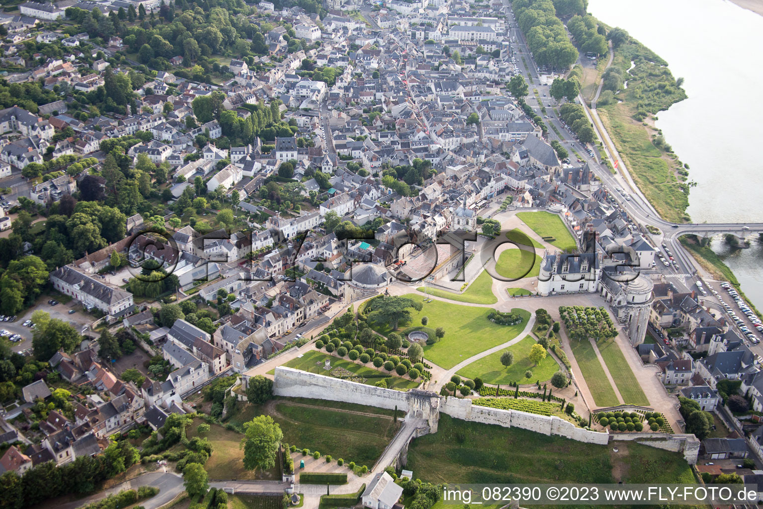 Vue aérienne de Amboise dans le département Indre et Loire, France