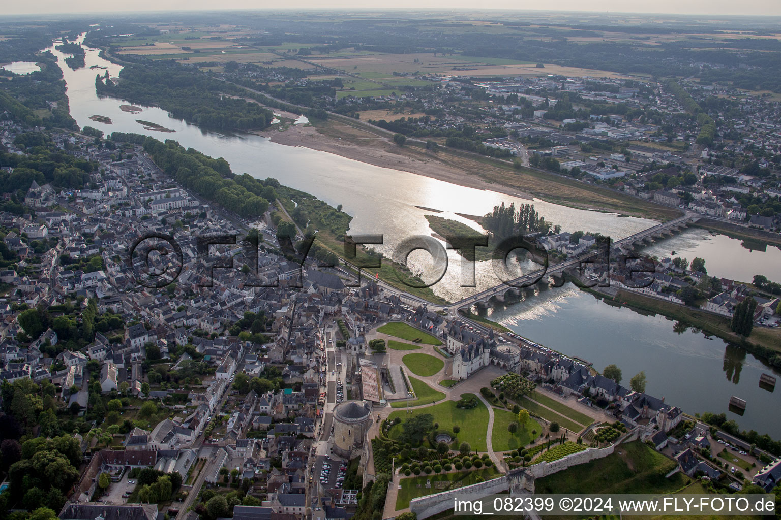 Ensemble châteaux du Château Royal d'Amboise à Amboise dans le département Indre et Loire, France d'en haut