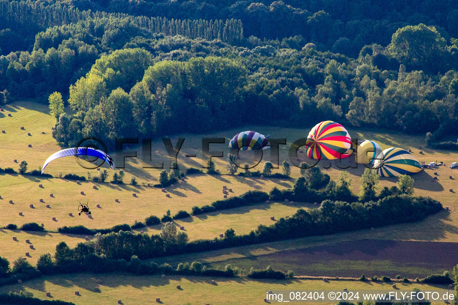 Vue aérienne de Lancement de ballon à Chargé dans le département Indre et Loire, France