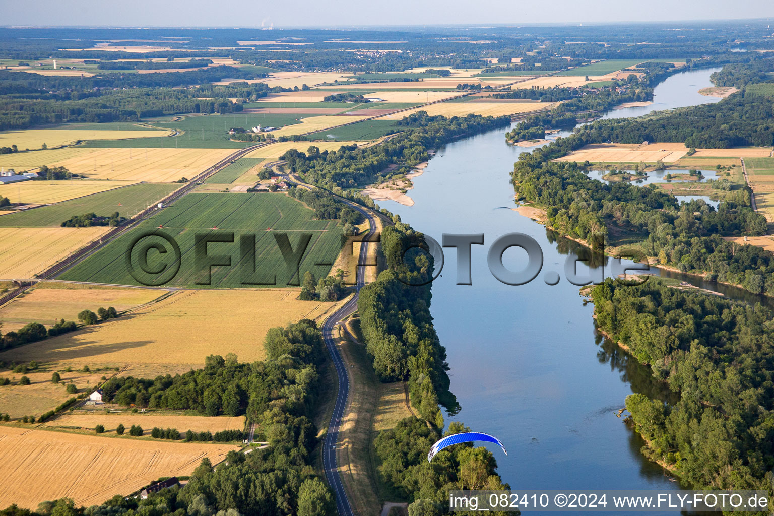 Vue aérienne de Loire à Cangey dans le département Indre et Loire, France