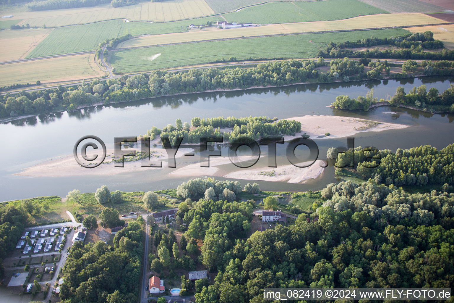 Vue aérienne de Mosnes dans le département Indre et Loire, France