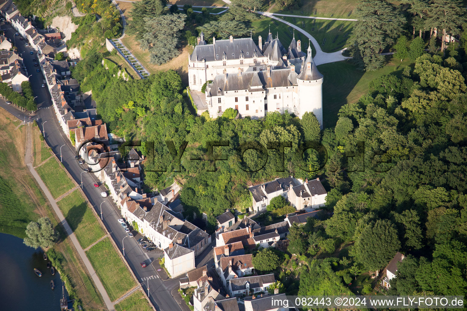 Chaumont-sur-Loire dans le département Loir et Cher, France vue du ciel